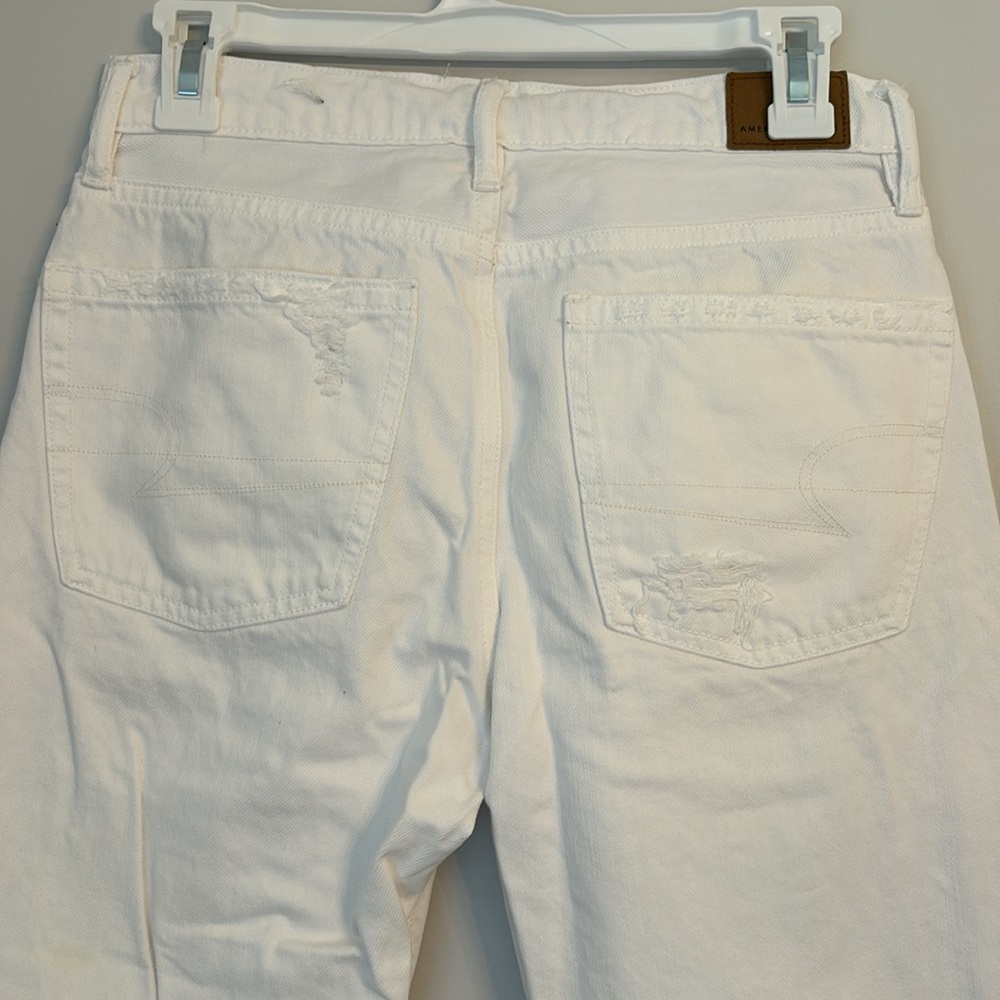 American Eagle White 90s Straight Distressed Jean Size 2 - Picture 6 of 7